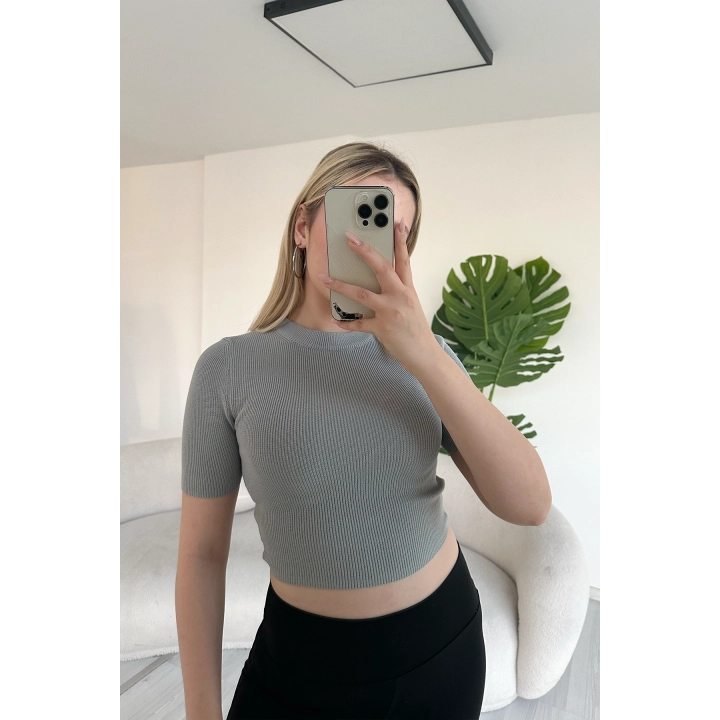 Bisiklet Yaka Kısa Kollu Gri Crop Triko Kazak