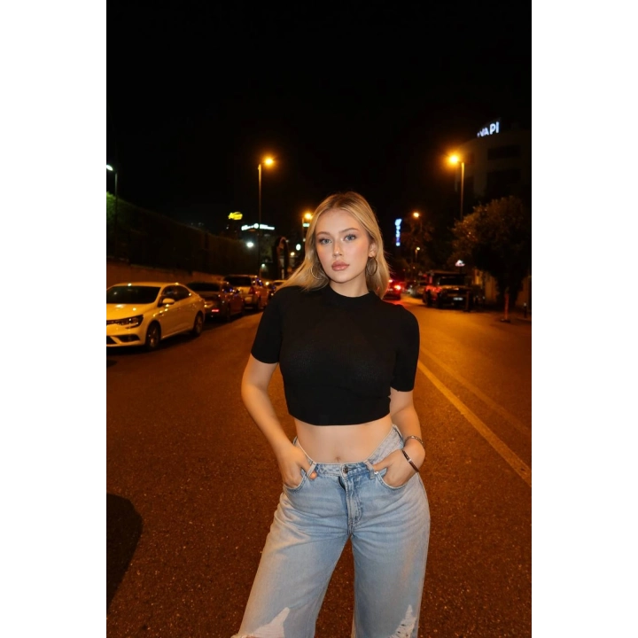 Bisiklet Yaka Kısa Kollu Siyah Crop Triko Kazak