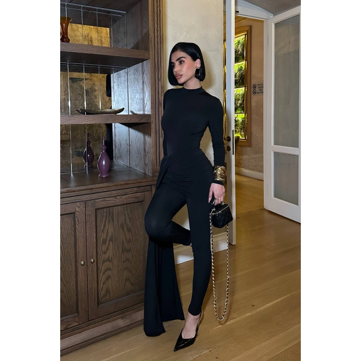 Etek Görünümlü Kuşak Detaylı Siyah Tasarım Tulum