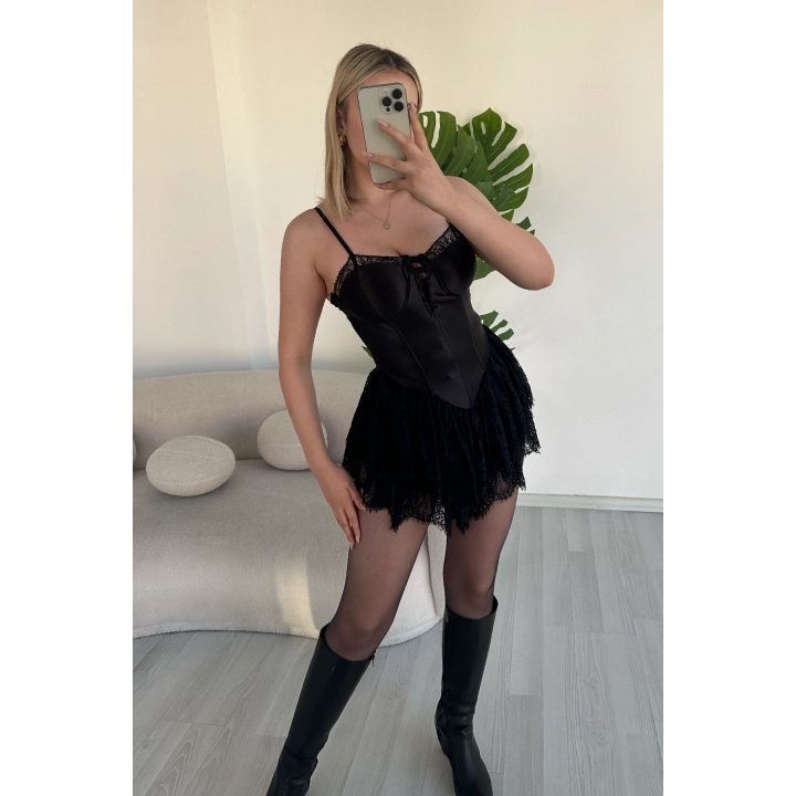 Kadın Premium Dantel Detaylı Askılı Biyeli Şortlu Siyah Mini Boy Elbise