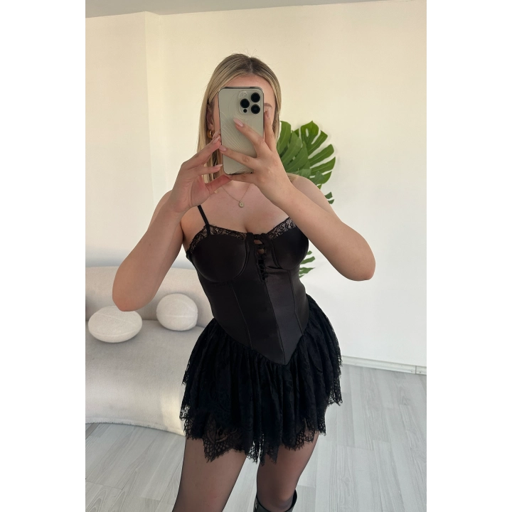 Kadın Premium Dantel Detaylı Askılı Biyeli Şortlu Siyah Mini Boy Elbise