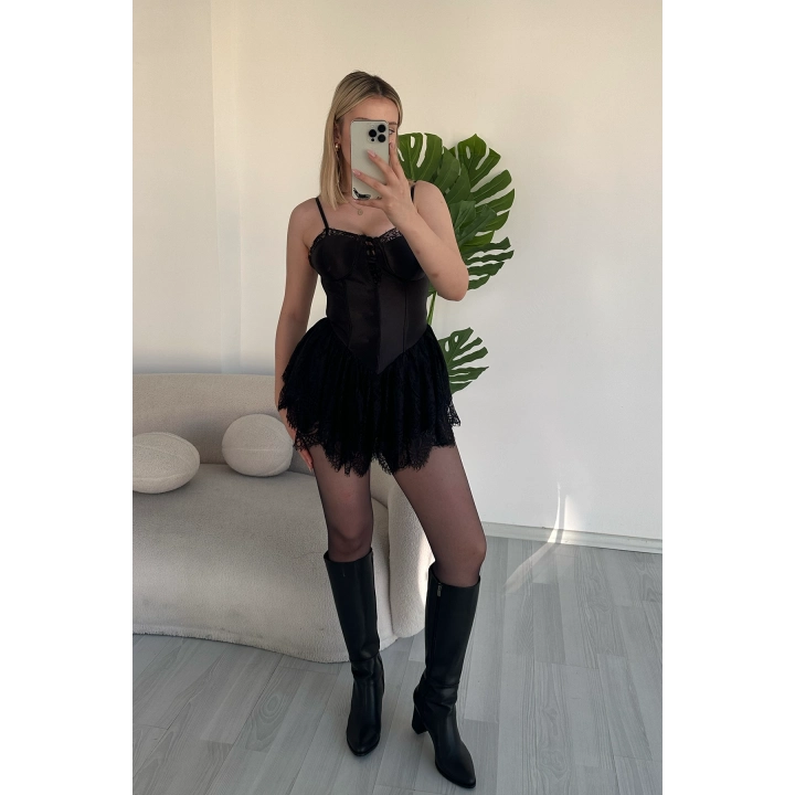 Kadın Premium Dantel Detaylı Askılı Biyeli Şortlu Siyah Mini Boy Elbise
