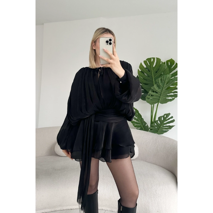 Kadın Siyah Şifon Dökümlü Volanlı Kuşak Detaylı Şortlu Uzun Kollu Mini Boy Elbise