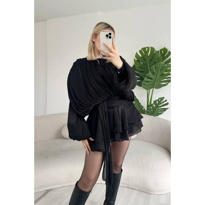 Kadın Siyah Şifon Dökümlü Volanlı Kuşak Detaylı Şortlu Uzun Kollu Mini Boy Elbise