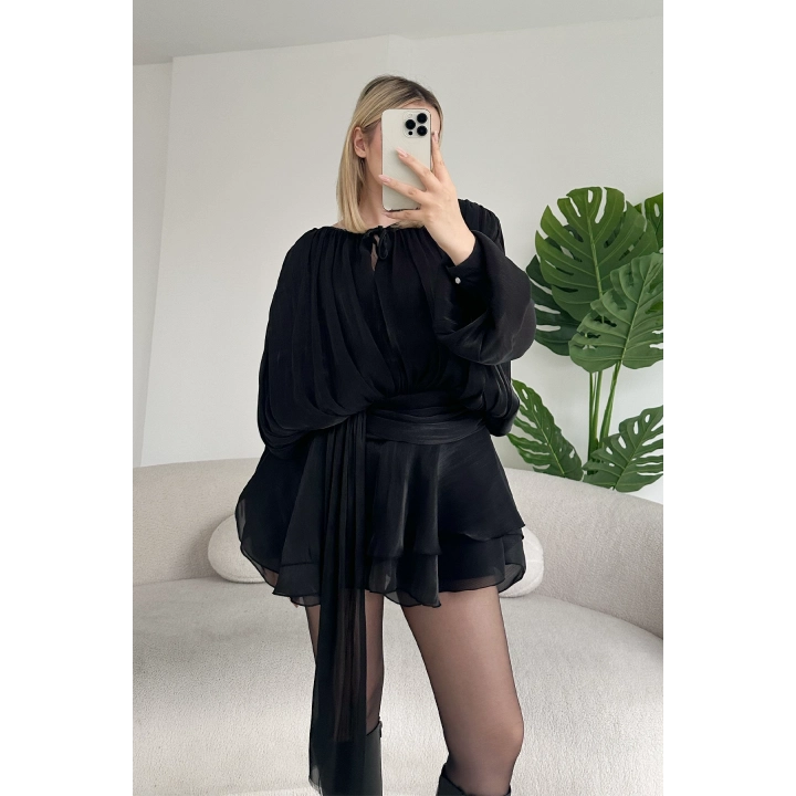 Kadın Siyah Şifon Dökümlü Volanlı Kuşak Detaylı Şortlu Uzun Kollu Mini Boy Elbise
