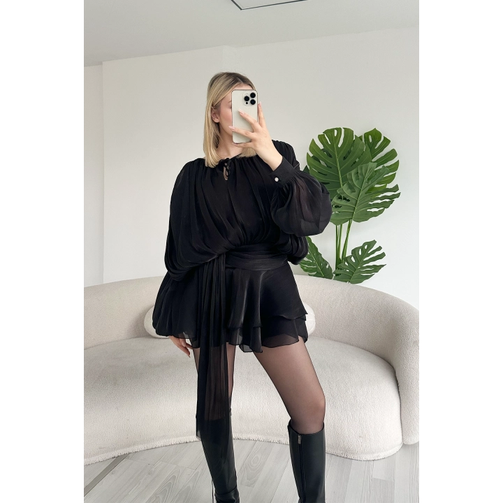 Kadın Siyah Şifon Dökümlü Volanlı Kuşak Detaylı Şortlu Uzun Kollu Mini Boy Elbise