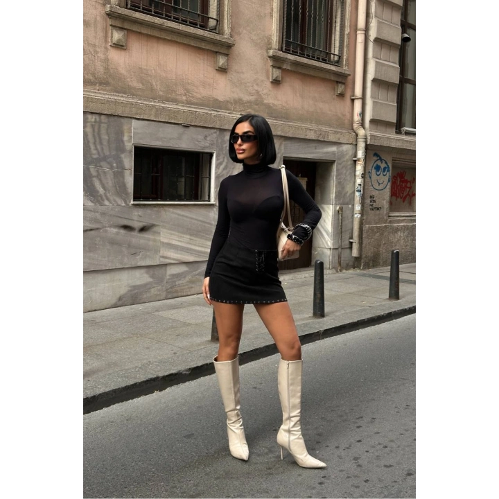 Kuşgözlü Detaylı Siyah Süet Mini Etek