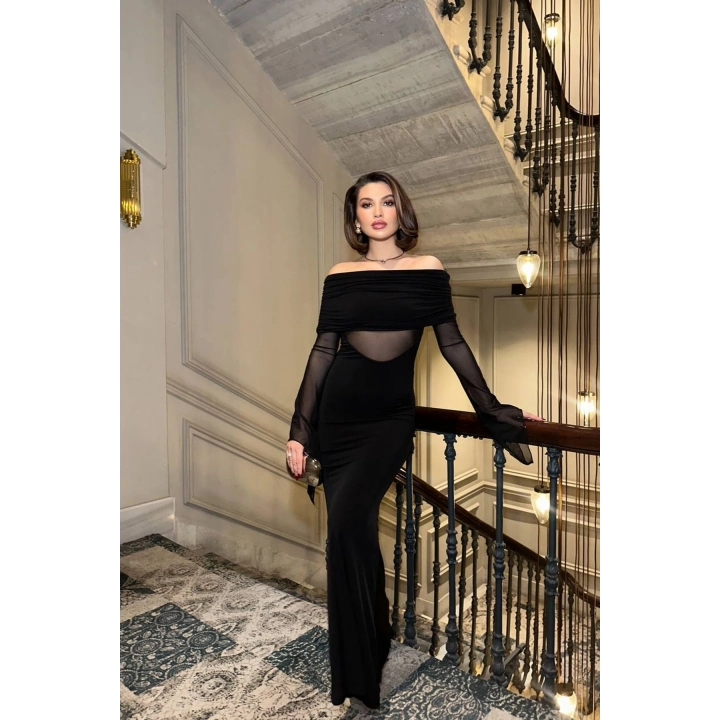 Madonna Yaka Tül Dekolte Detaylı Siyah Maxi Boy Elbise
