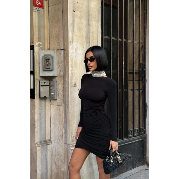 Sandy Kumaş Vatkalı Büzgü Detaylı Siyah Kısa Boy Elbise