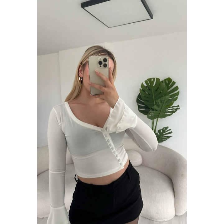 Şık Düğme Detaylı İspanyol Kol Beyaz Bluz