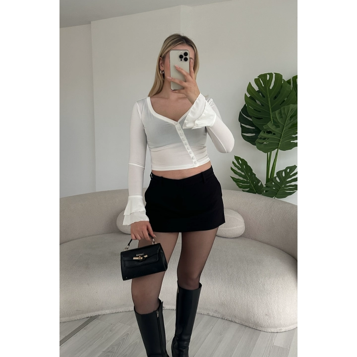 Şık Düğme Detaylı İspanyol Kol Beyaz Bluz