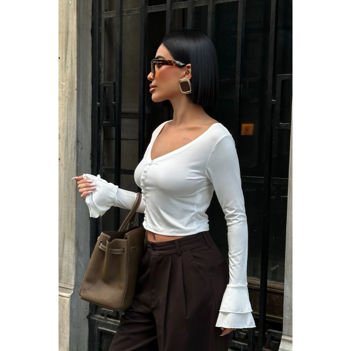 Şık Düğme Detaylı İspanyol Kol Beyaz Bluz