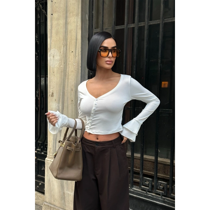 Şık Düğme Detaylı İspanyol Kol Beyaz Bluz