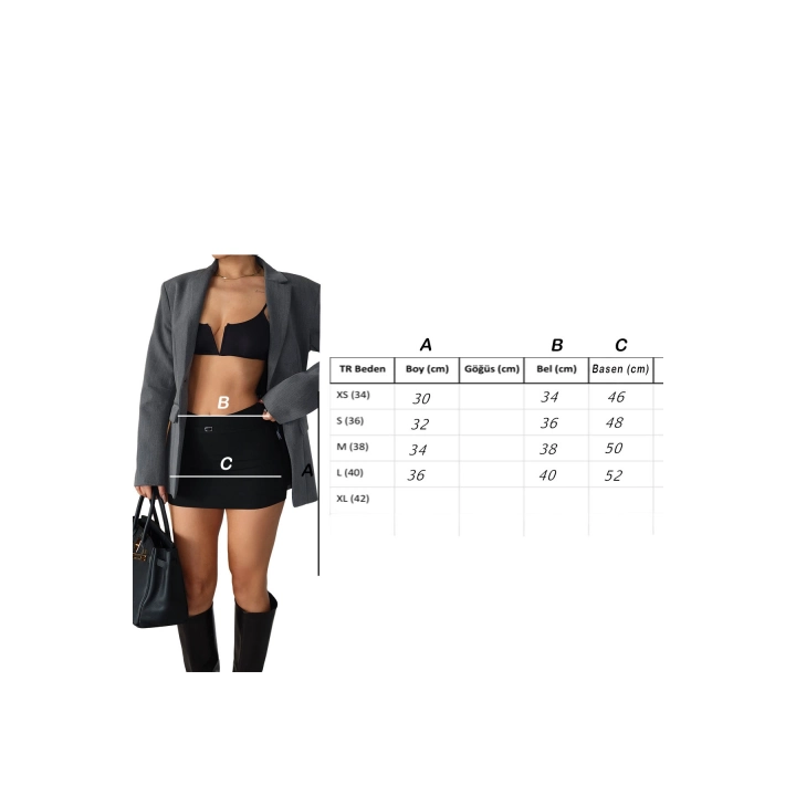 Şık Kemer Detaylı Basic Mini Şortlu Siyah Etek