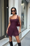 Kadın Dantel Desenli Askılı Volanlı Mini Elbise – Bordo