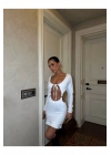 Beyaz Yırtmaçlı Cut-Out Mini Elbise –Uzun Kollu Bağlamalı Derin Dekolteli