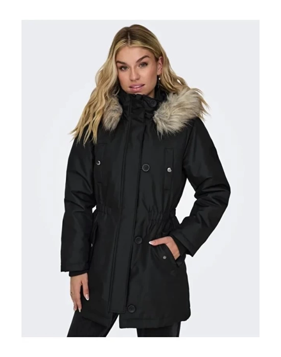 Kürklü Kadın Parka