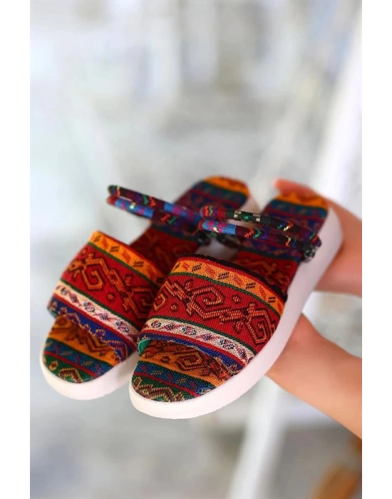 Yoni Kilim Desenli Sandalet