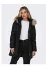 Kürklü Kadın Parka