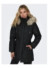 Kürklü Kadın Parka