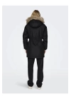 Kürklü Kadın Parka