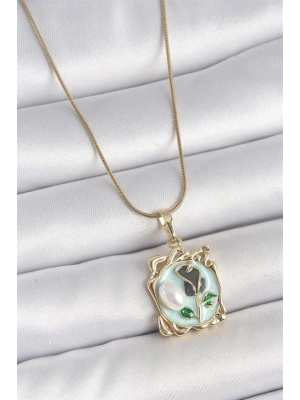 316L Çelik Gold Renk Zincir Mavi Mineli Çiçek İşlemeli İnci Detay Portre Model Kadın Kolye