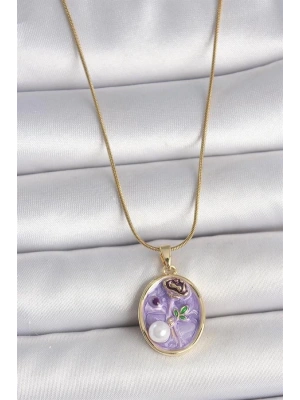 316L Çelik Gold Renk Zincir Mor Çiçek İşlemeli İnci Detay Portre Model Kadın Kolye