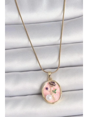 316L Çelik Gold Renk Zincir Pembe Çiçek İşlemeli İnci Detay Portre Model Kadın Kolye