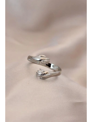 Ayarlamalı Gümüş Renk Metal Sarılan Eller Model Yüzük