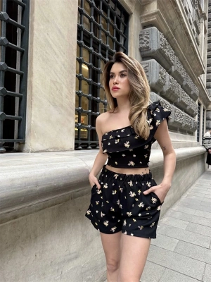 Baskılı fırfırlı şortlu takım