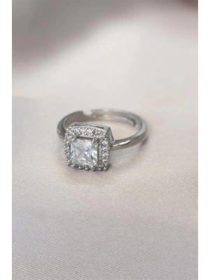 Gümüş Renk Baget ve Zirkon Taşlı Kare Yüzük