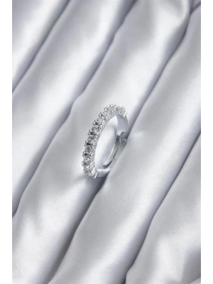 Gümüş Renk İnce Su Yolu Model Zirkon Taşlı Kadın Yüzük
