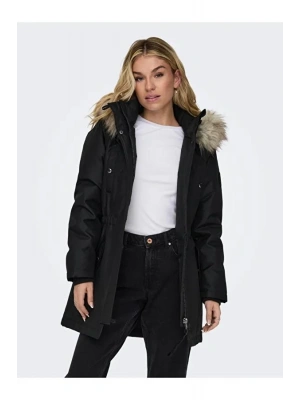 Kürklü Kadın Parka