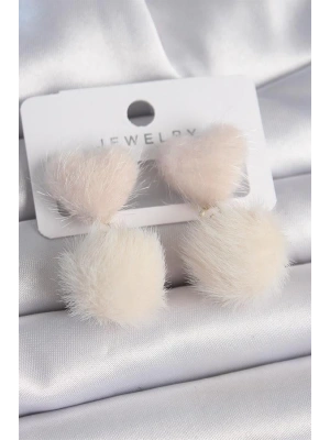 Pembe Renk Tüylü Kalp Ponpon Model Kadın Küpe