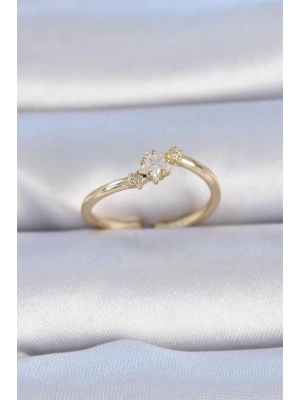 Pirinç Gold Renk Beyaz Çiçek Model Zirkon Taş Detay Kadın Yüzük