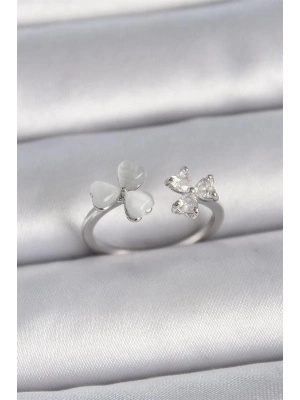 Pirinç Gümüş Renk Ayarlanabilir Zirkon Taşlı Beyaz Mineli Kalp Model Kadın Yüzük