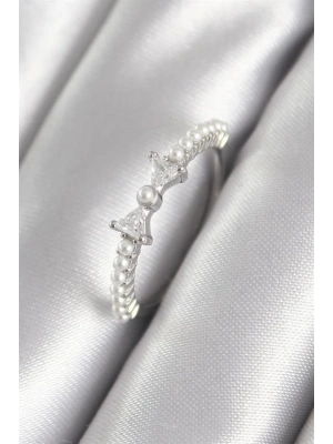 Pirinç Gümüş Renk Zirkon Taşlı Kurdele Model İnci Detay Kadın Yüzük