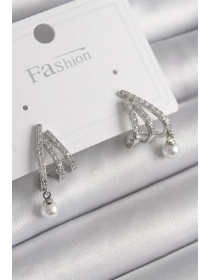 Pirinç Gümüş Renk Zirkon Taşlı Pençe Model İnci Detay Kadın Küpe