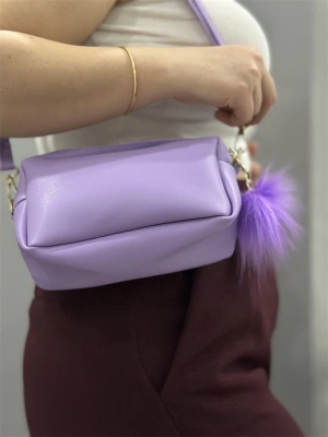 Ponpon mor cilt çanta