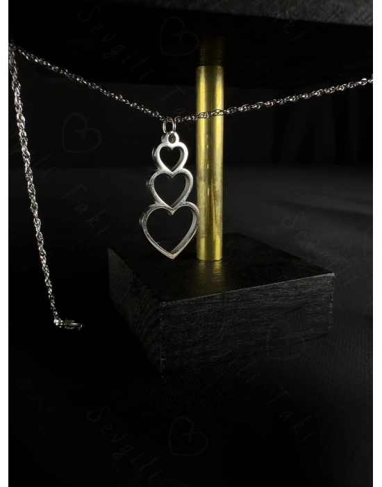 Dönmeli ve Toplu Zincirli Üçlü Kalp Charmlı Çelik Kolye | Vera Serisi