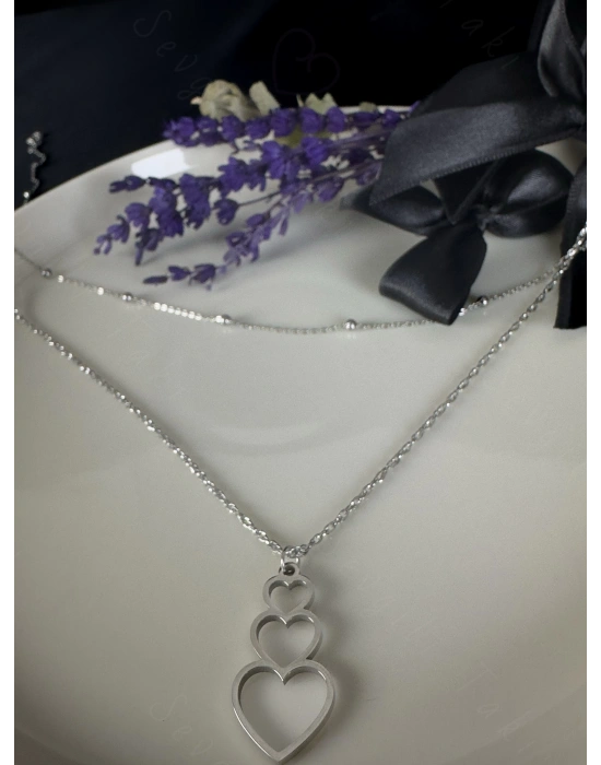 Dönmeli ve Toplu Zincirli Üçlü Kalp Charmlı Çelik Kolye | Vera Serisi