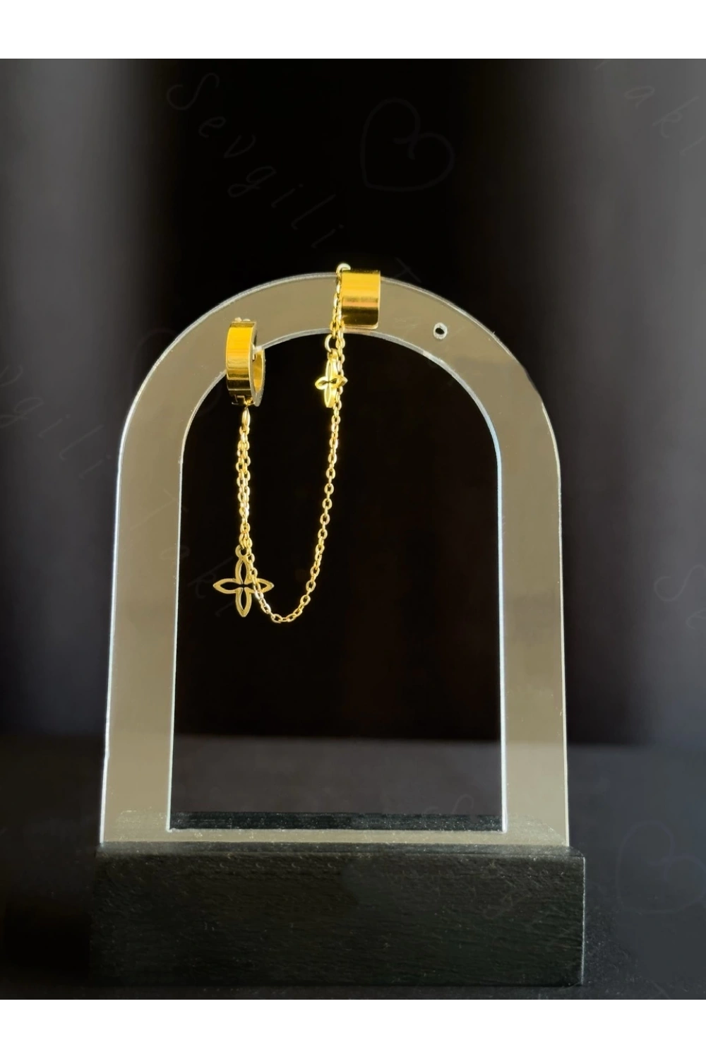Lotus Detaylı Tragus / Kıkırdak Bağlantılı Gold Çelik Küpe | Şans Serisi (Bir Adet)