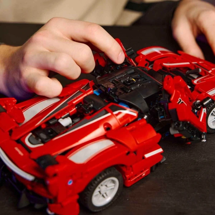 42212 Lego Technic Ferrari FXX K 897 parça +10 yaş