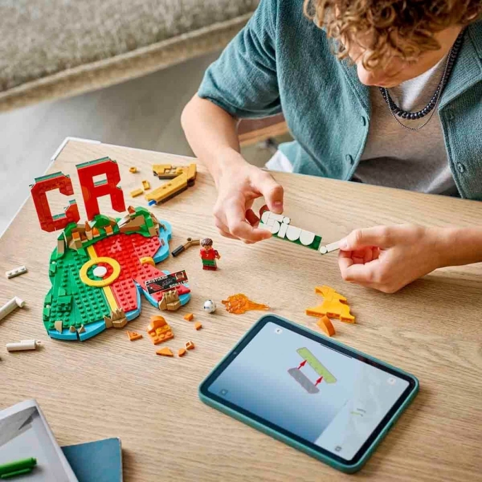 43012 Lego Editions Cristiano Ronaldo - Football Highlights 490 parça +10 yaş