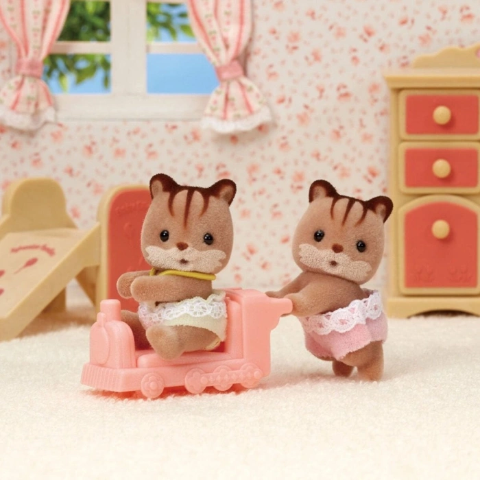 5421 Sylvanian Families İkiz Walnut Sincap Bebekler +3 yaş