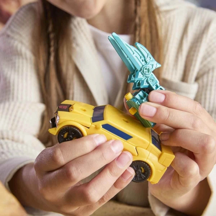 G0747 Transformers Cyberworld Zırhlı Siber Dönüşen Araba