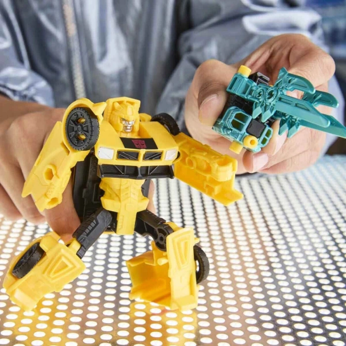 G0747 Transformers Cyberworld Zırhlı Siber Dönüşen Araba