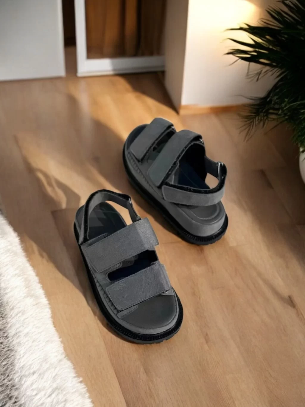Freent Gri Cırtlı Kadın Sandalet – Rahat ve Şık Yazlık Model