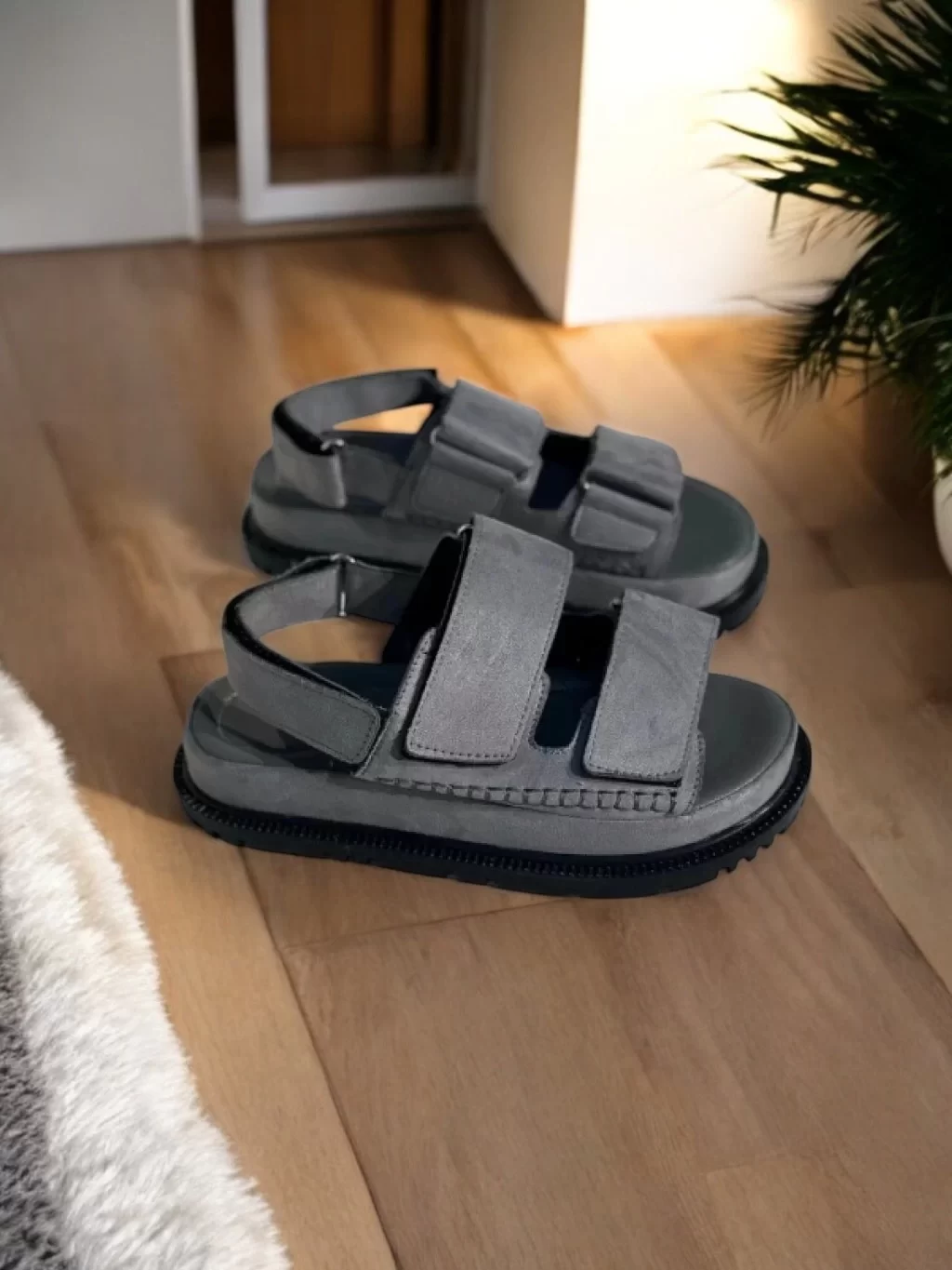 Freent Gri Cırtlı Kadın Sandalet – Rahat ve Şık Yazlık Model