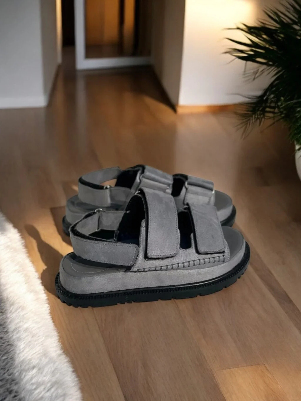 Freent Gri Cırtlı Kadın Sandalet – Rahat ve Şık Yazlık Model